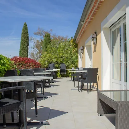 Les Du Vendoule Vila *